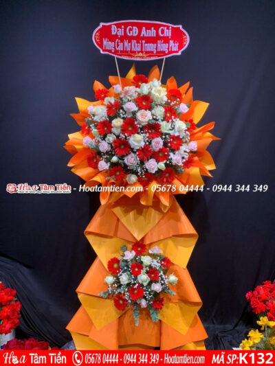 Kệ hoa khai trương hoa tâm tiền rực rỡ