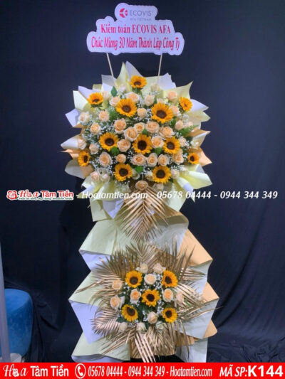 Kệ hoa khai trương shop Hoa Tâm Tiền online