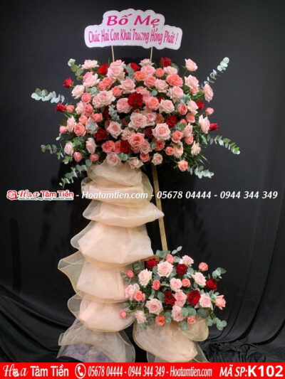 Kệ hoa khai trương phối lá xanh mát