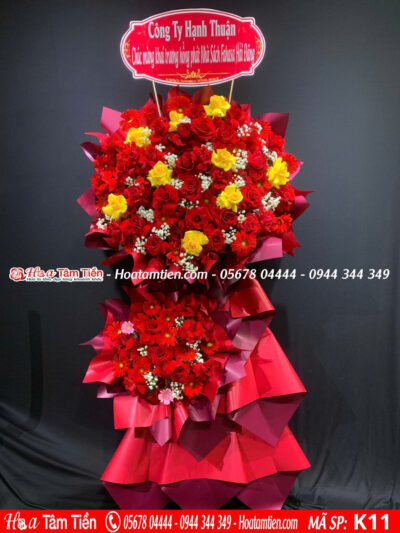 Kệ hoa chúc mừng tone đỏ tại Hoa Tâm Tiền