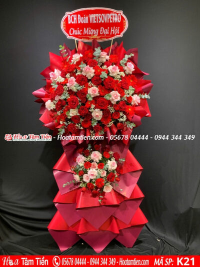 Kệ hoa tươi tone đỏ vàng cực thu hút