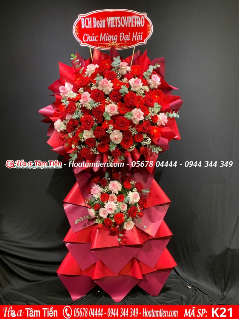 Kệ hoa tươi tone đỏ vàng cực thu hút