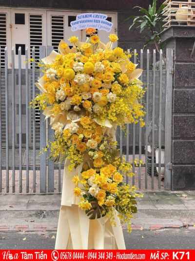 Cửa hàng Hoa Tâm Tiền – kệ khai trương đẹp