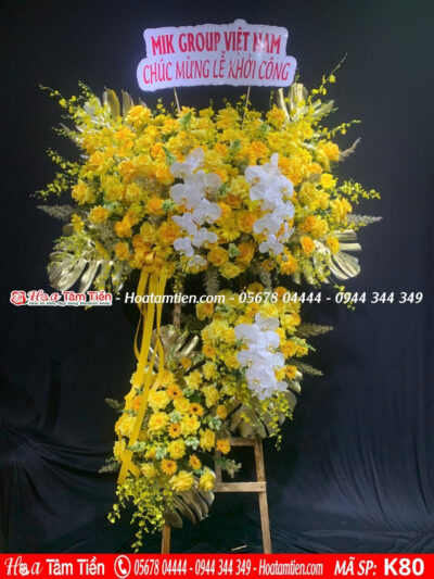 Kệ hoa khai trương tone vàng mix lan hồ điệp