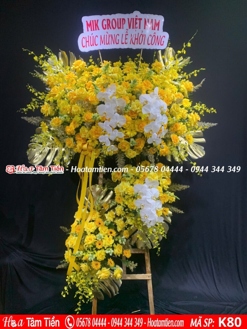 Kệ hoa khai trương tone vàng mix lan hồ điệp