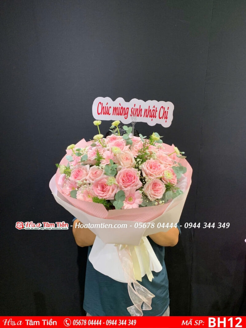 Bó hoa 14/2 đỏ rực tại Cửa Hàng Hoa Tươi Vũng Tàu
