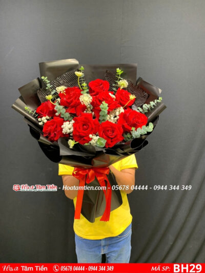 Bó hoa kỷ niệm ngày cưới hồng đỏ sang trọng