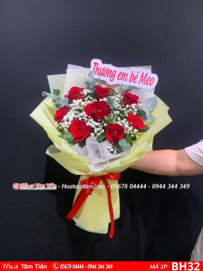 Bó hoa 8/3 tông đỏ rực rỡ