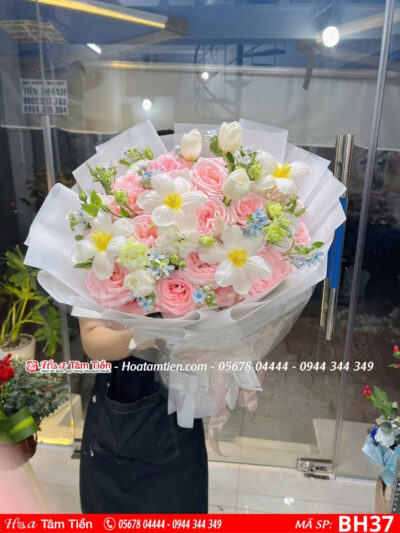 Bó hoa 20/10 tulip rực rỡ tại Hoa Tâm Tiền