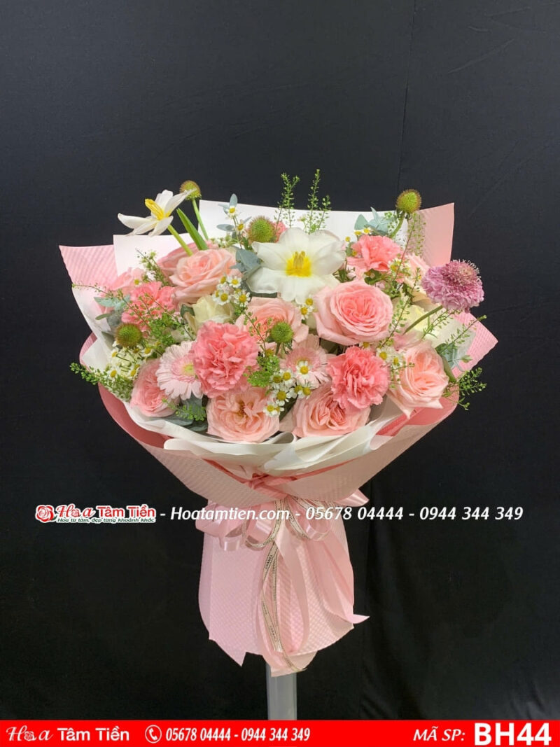 Bó hoa 20/10 tông hồng rực rỡ tại Hoa Tâm Tiền