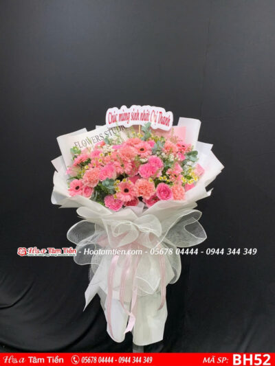 Bó hoa Valentine phối nhiều loại hoa nhập khẩu