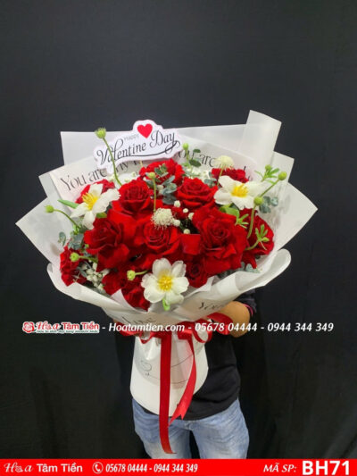 Bó hoa Valentine 14/2 hồng đỏ phối tulip nhập khẩu