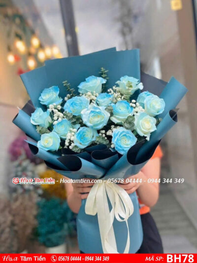 bó hoa hồng xanh biển nhẹ nhàn
