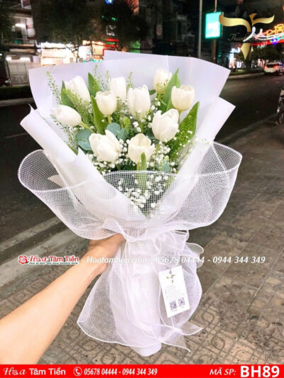 Bó hoa tulip trắng 10 bông gói giấy trắng