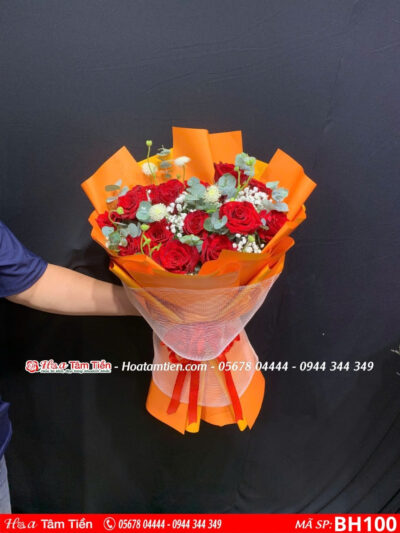 bó hoa hồng đỏ phối giấy cam tại shop hoa tươi vũng tàu