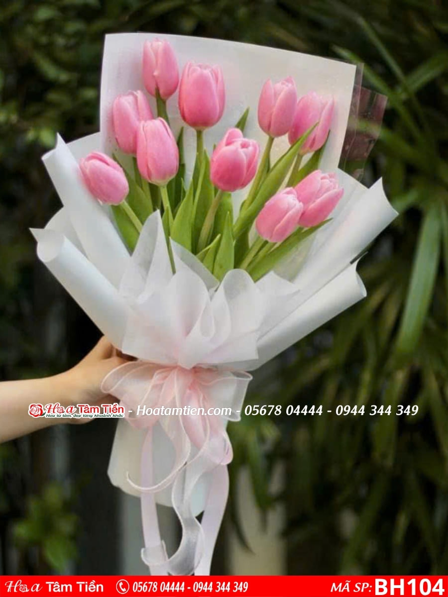 bó hoa tulip hồng 10 bông gói giấy trắng tinh khôi tại shop hoa tươi tâm tiền vũng tàu