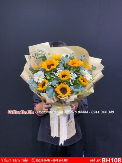bó hoa hương dương gói giấy báo chữ tại cửa hàng hoa tươi tâm tiền vũng tàu