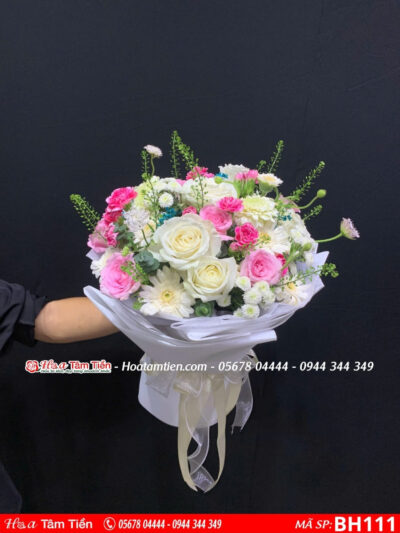 bó hoa tròn mix tone trắng hồng tại hoa tâm tiền vũng tàu