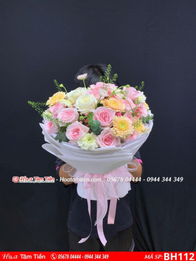 bó hoa tròn tone hồng mix nhiều loại hoa tại hoa tươi vũng tàu