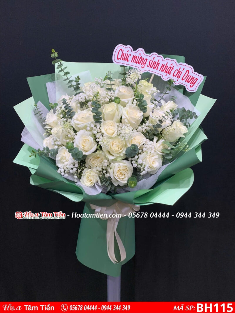 bó hoa hồng trắng gói giấy xanh lá sang trọng ở shop hoa vũng tàu
