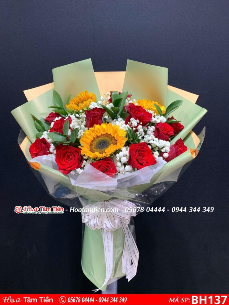 bó hoa hồng đỏ mix hoa hướng dương gói giấy xanh lá tại hoa tươi vũng tàu