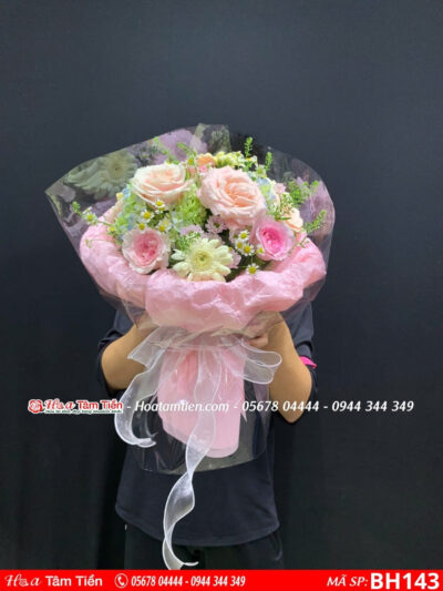 bó hoa mix nhiều loại hoa gói giấy bóng kính tại hoa tươi tâm tiền vũng tàu