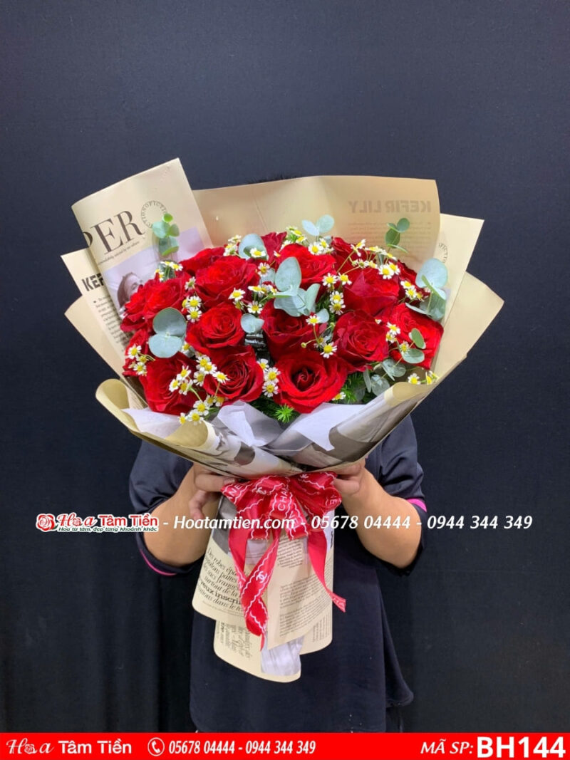 bó hoa hồng đỏ mix cúc tana gói giấy báo tại hoa tươi tâm tiền vũng tàu
