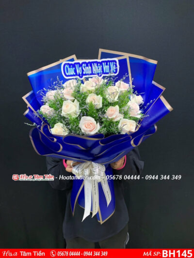 bó hoa hồng pastel mix giấy xanh dương tại hoa tươi vũng tàu