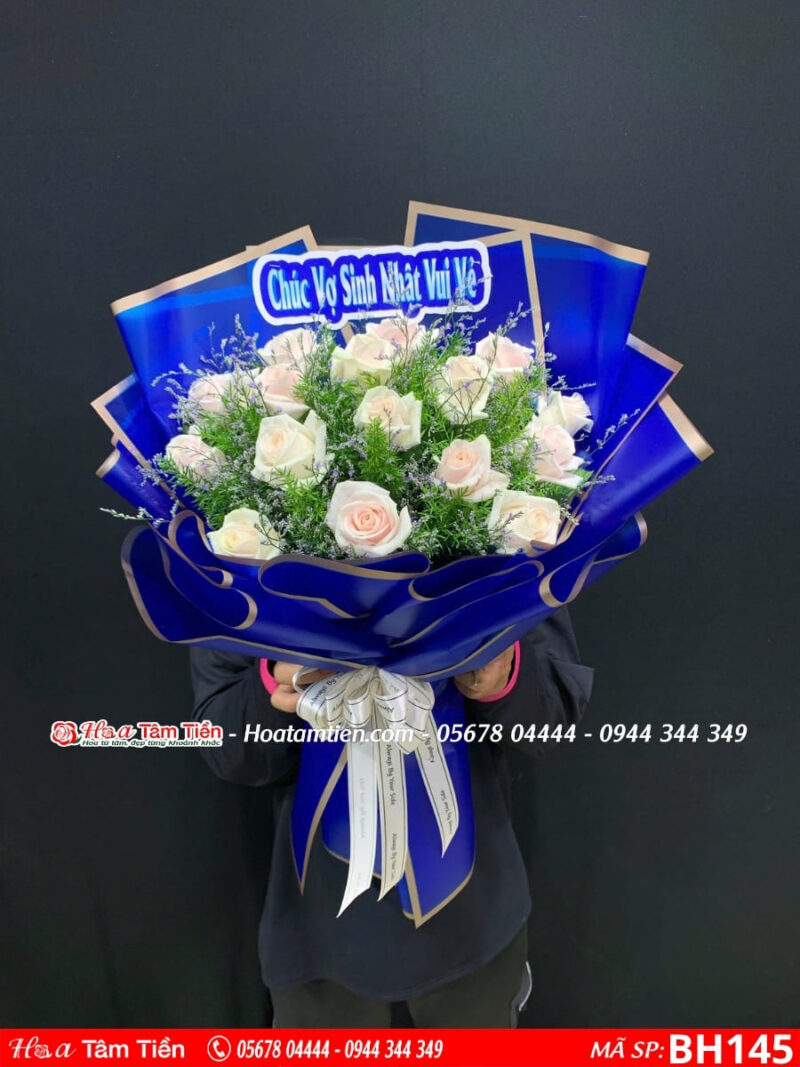bó hoa hồng pastel mix giấy xanh dương tại hoa tươi vũng tàu