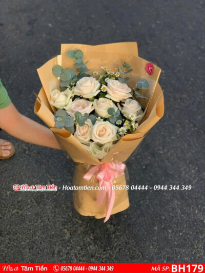 bó hoa 8 bồng hồng pastel mix hoa thạch thảo gói giấy báo