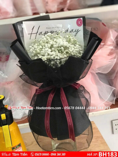 bó hoa baby nhỏ gói giấy trắng đen tại shop hoa vũng tàu