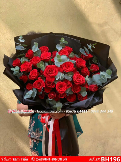 bó hoa hồng đỏ giây đen mix là bac