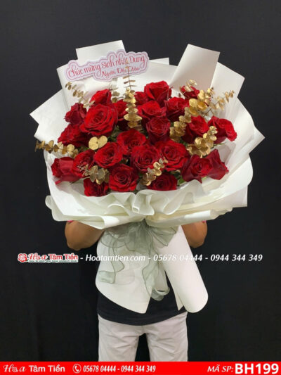 bó hoa hồng đỏ mix lá dola màu vàng đồng