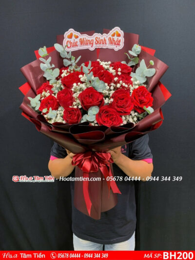 bó hoa hồng ohara đỏ mix baby lá bạc gói giấy đỏ đô