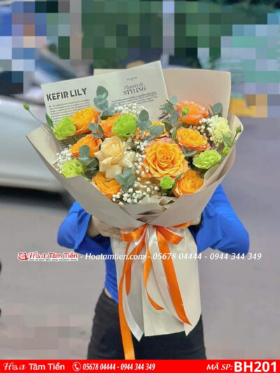 bó hoa hồng cam spirit mix hoa cát tường xanh gói giấy kem vàng