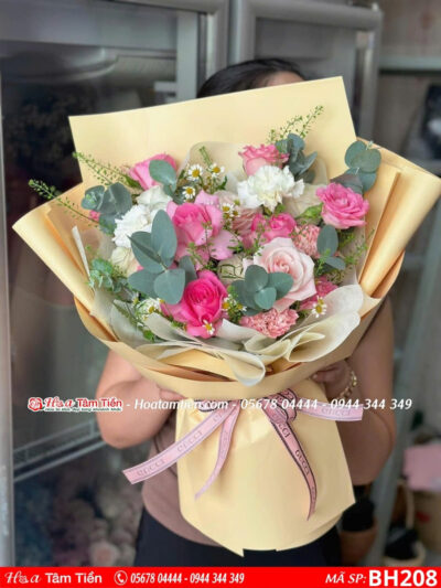 hoa hồng mix tone trắng hồng gói giấy màu vàng nhạt