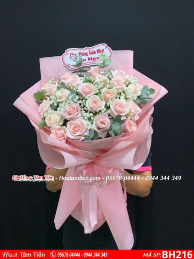 bó hoa hồng pastel mix hoa baby lá bạc gói giấy hồng nhạt