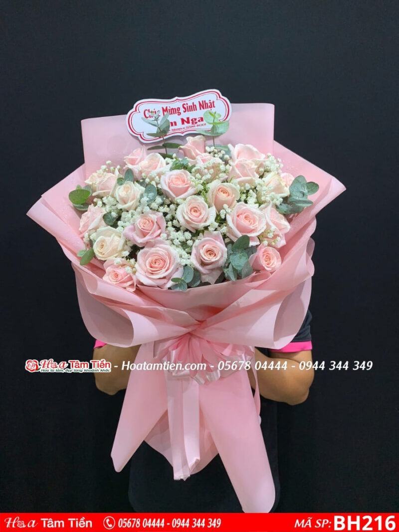 bó hoa hồng pastel mix hoa baby lá bạc gói giấy hồng nhạt