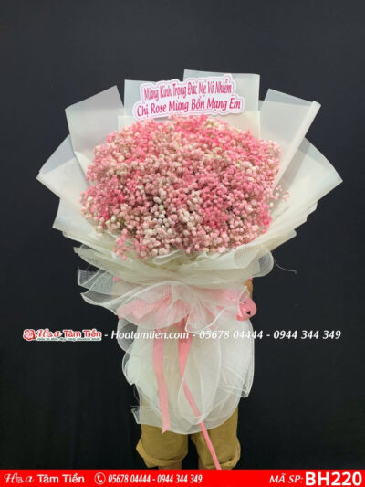 bó hoa baby hồng gói giấy trắng chân dài