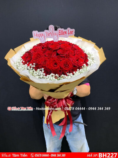 bó hồng đỏ tròn viền hoa baby trắng gói giấy 2 lớp