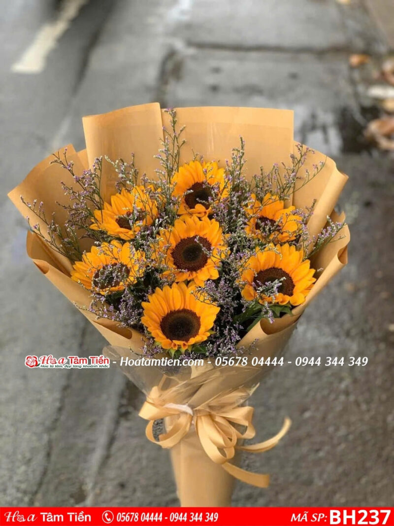 bó hoa hướng dương phối cùng hoa sao tím gói giay báo
