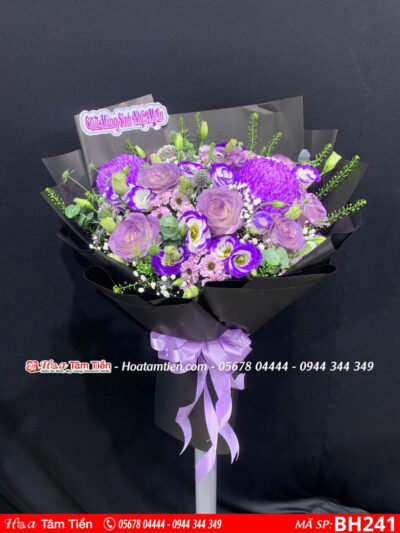Bó hoa tone tím mix nhiều loại hoa