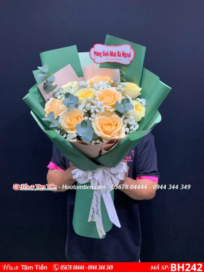 bó hoa hồng mỡ gà mix hồng victo gói giấy xanh lá