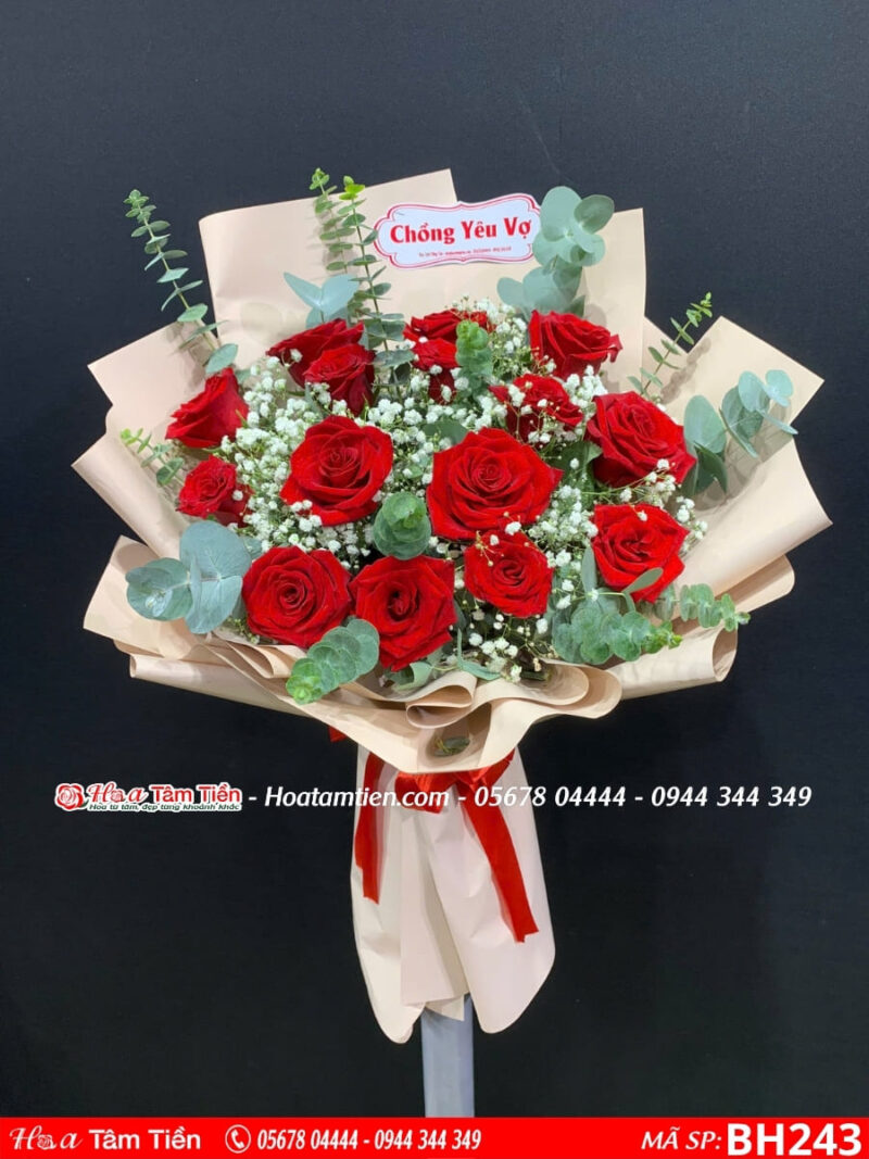 bó bông hồng đỏ phối hoa baby lá dola