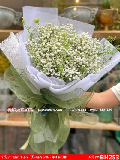 Bó hoa baby trắng gói giấy trắng và xanh lá
