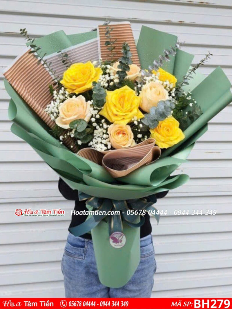 bó hoa hồng vàng mix hoa hồng mở gà baby trắng gói giấy xanh