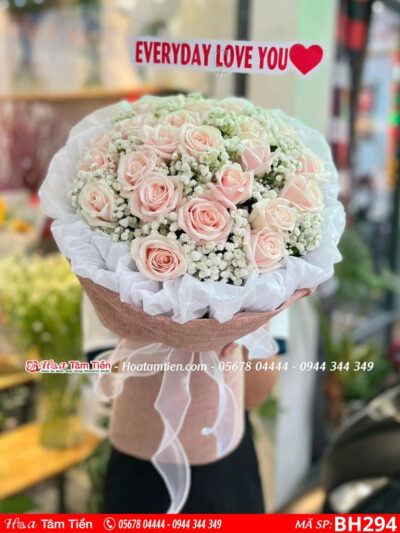 bó hoa hồng pastel mix baby bó tròn gói giay trăng và lưới bố tặng sinh nhật