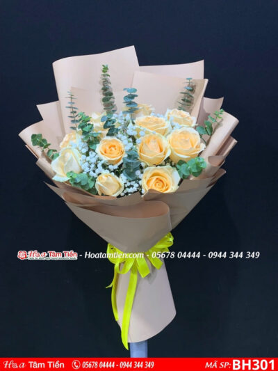 Bó hoa hồng mở gà mix baby trắng lá bạc gói giấy nâu