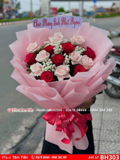 bó hoa hồng đỏ mix pastel và baby trắng gói giay hồng