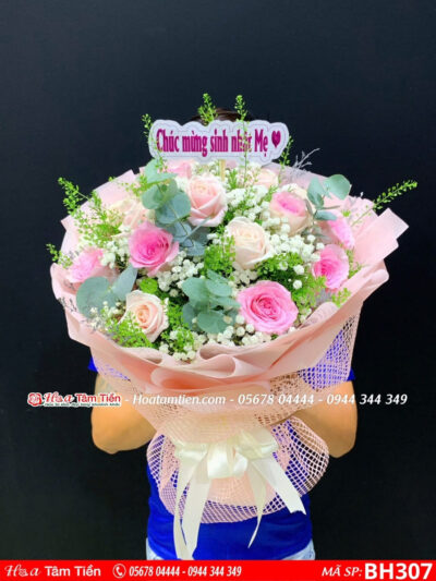bó hoa hồng lạc thần mix hoa pastel và baby lá cỏ đồng tiền
